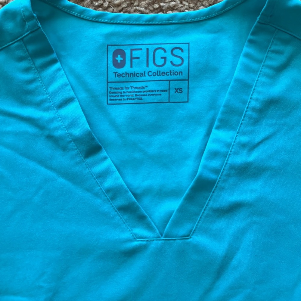 Figs Casma Three-Pocket Scrub Top - Picture 6 of 7